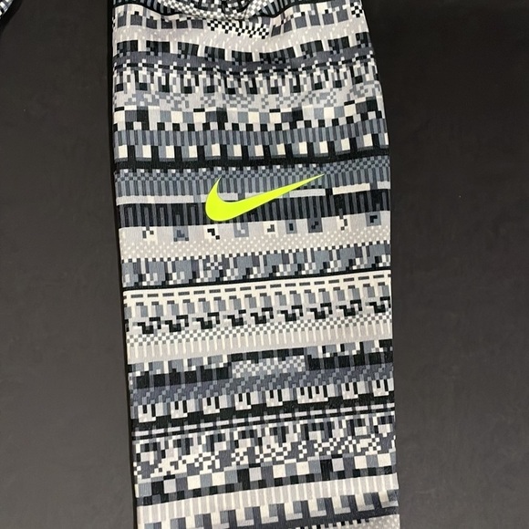 New Nike Pro grey/black athletic leggings in women’s size small - Picture 10 of 10